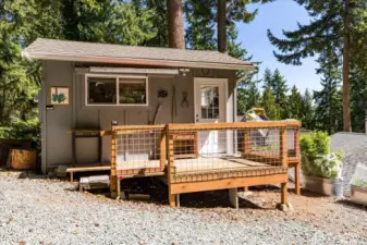 Artist studio, wonderful writing studio ... or whatever you think it ought to become!  Just a few years old, this has a propane heater, electricity, and a sink for washing hands or art  brushes.  There is a small hot water heater for hot water too!