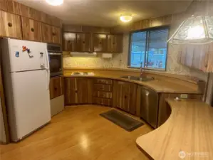 Good size kitchen with lots of cabinet space
