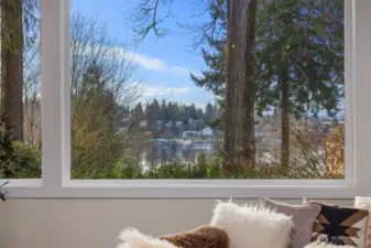 Views of Lake Washington and the Olympic Mountains