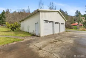 Garage with potential for 5 parking spots