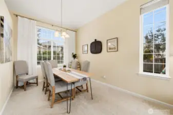 Bright and open dining area, perfect for dinners or entertaining
