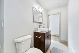 1/2 Bathroom Main Floor