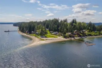 The north-east side of Herron Island showing ferry, community beach, boat launch and seasonal boat docks.