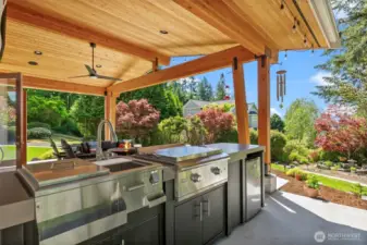 Outdoor kitchen stays with home