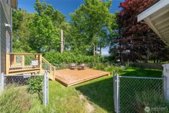 Whether you’re gardening, entertaining, or soaking in nature, this is the PNW lifestyle.