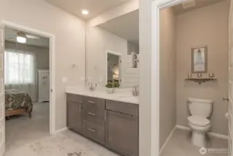 Primary ensuite with walk-in closet