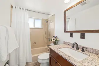 Full bathroom in hall