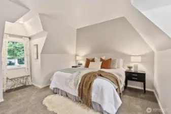 3rd bedroom with walk in closet (with king sized bed).