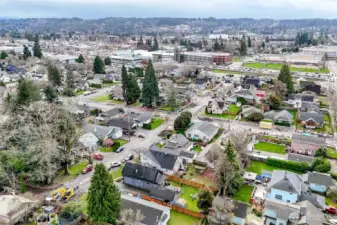 Excellent location! Close to shopping, freeways, downtown bars, coffee shops, restaurants, schools, library & public transit, including the Sounder Station. Commuters dream!