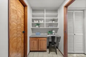 office nook off kitchen
