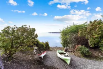 A true waterfront retreat, the property includes mature gardens and level waterside areas with direct lake access, providing immediate enjoyment of Lake Washington’s world-class recreational lifestyle—from renowned waterfront dining and Opening Day festivities to Fourth of July fireworks, Seafair events, Christmas Ships, and worldwide cruising via the Ballard Locks.