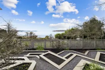 Quietly located at the end of a gated, dead-end lane near waterfront parks and protected forests, the setting offers exceptional privacy while remaining conveniently close to amenities.