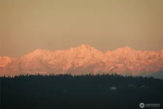 Zoomed in photo of the Olympic Mountains.