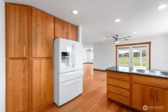 Lots of storage within the kitchen