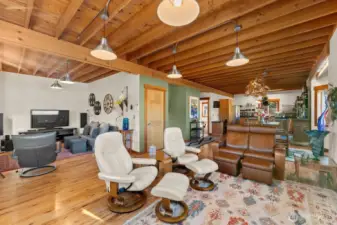 Main level floorplan is easy to live in. Beautiful real hardwood floors.