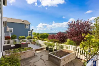 The fenced in garden and patio area.