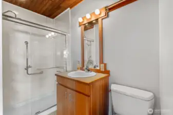 Upper level 3/4 bath