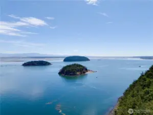 Views of Saddlebag, Huckleberry and Hat Island