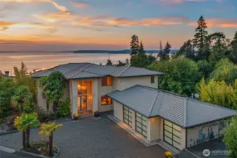 Enjoy Puget Sound and Olympic Mountain views!