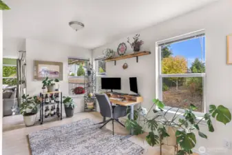 Dining area/office space