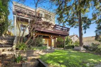The house as views from the backyard with its two decks and access to the daylight basement