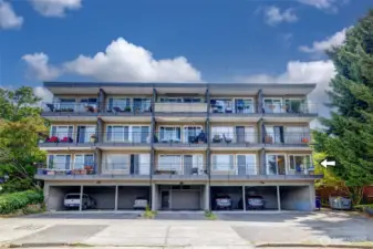 Welcome to Greenwood West Condominiums in the in the Phinney-Fremont neighborhoods.