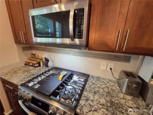Newer Gas LP Cooktop & Stove with Newer LP Microwave. Appliances are all recently purchased.