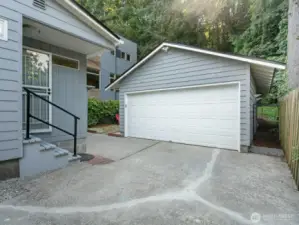 Single door garage that can fit two(2) cars