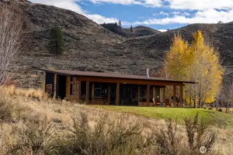 The contemporary 2-bdrm ranch house is understated and comfortable, and carefully nestled into the native shrub steppe habitat.