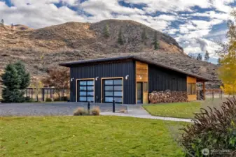 The guest house and garage is located opposite a generous graveled entry court.