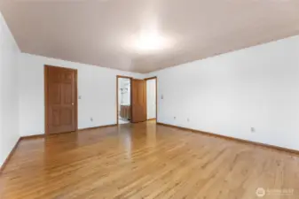 Primary Bedroom - Upper Level