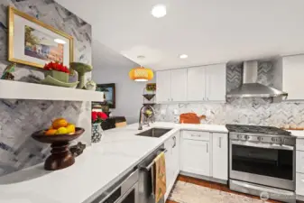 The three-point cooking setup makes easy work of accessing the sink, the stove and the refrigerator. This smart layout will save the chef many steps in meal prep and cooking.