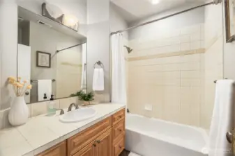 Full upstairs bathroom
