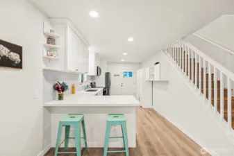 Quartz countertops, breakfast bar.