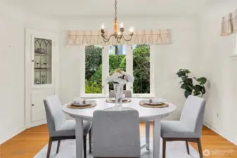 Large dining room perfect for dinners or entertaining.