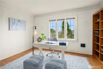 2nd beroom with walk-in closet.