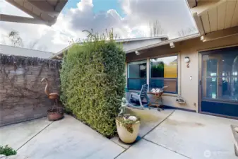 Front secluded patio