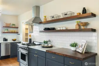 Spread out on these counters and explore your inner Julia Child! Friendly & functional kitchen - your culinary playground!