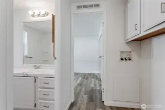 Washer / Dryer hook-ups