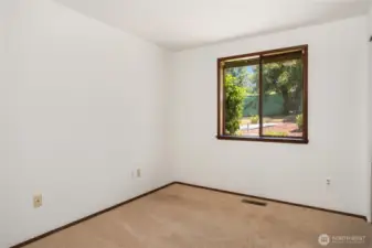 2nd bedroom