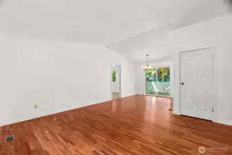 Living room (unstaged)
