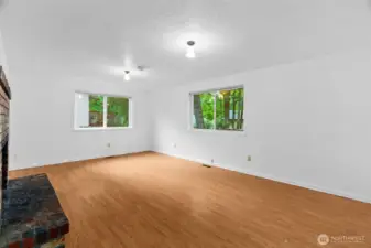 Family room (unstaged)