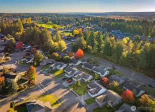 Right next to the golf course, you will find sidewalk lined streets, perfect for fall walks!