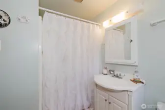 Cottage 3/4 Bathroom