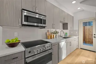 Photos are of a similar model for illustrative purposes.