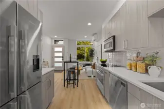 Photos are of a similar model for illustrative purposes.