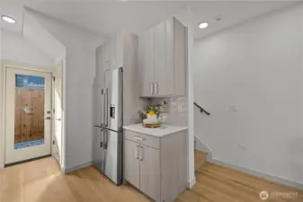 Photos are of a similar model for illustrative purposes.