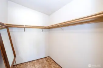 Spacious walk-in closet in primaary