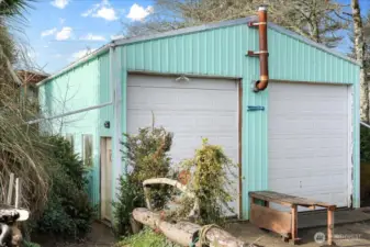 Street view of shop and home. Lots of driveway parking!