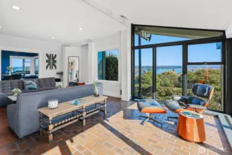 Bright and open, the extra lounge area flows into the living room enjoying water and territorial views.